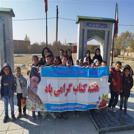 غبارروبی مزار شهدا به همراه دانش آموزان