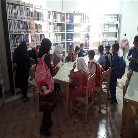 بازدید دانش آموزان از کتابخانه